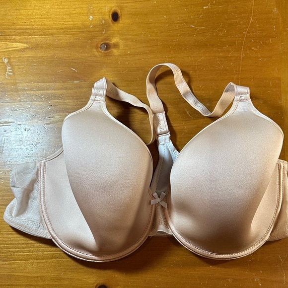 Chantelle Other - Chantelle Nude Molded Cup Bra